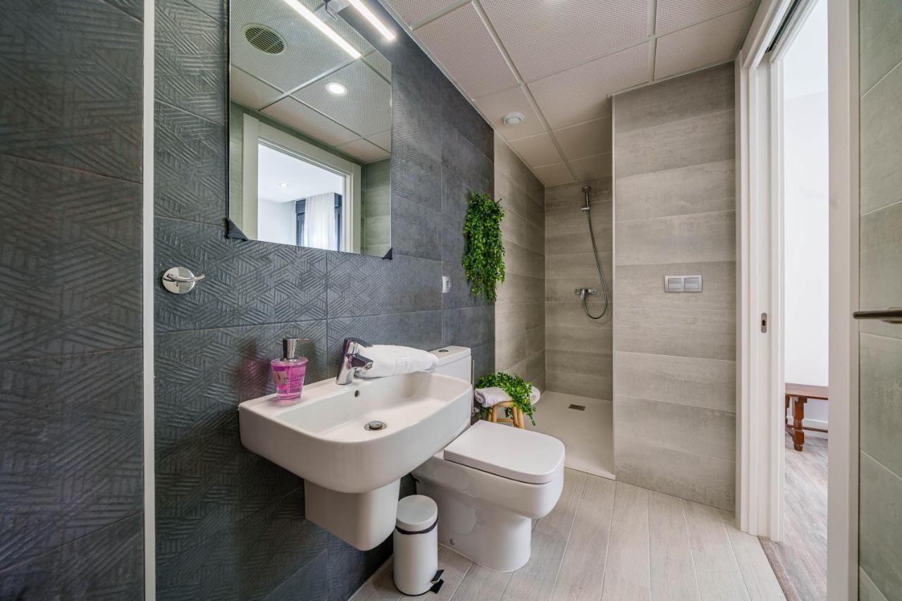 Old Town Pool & Parking Apartment