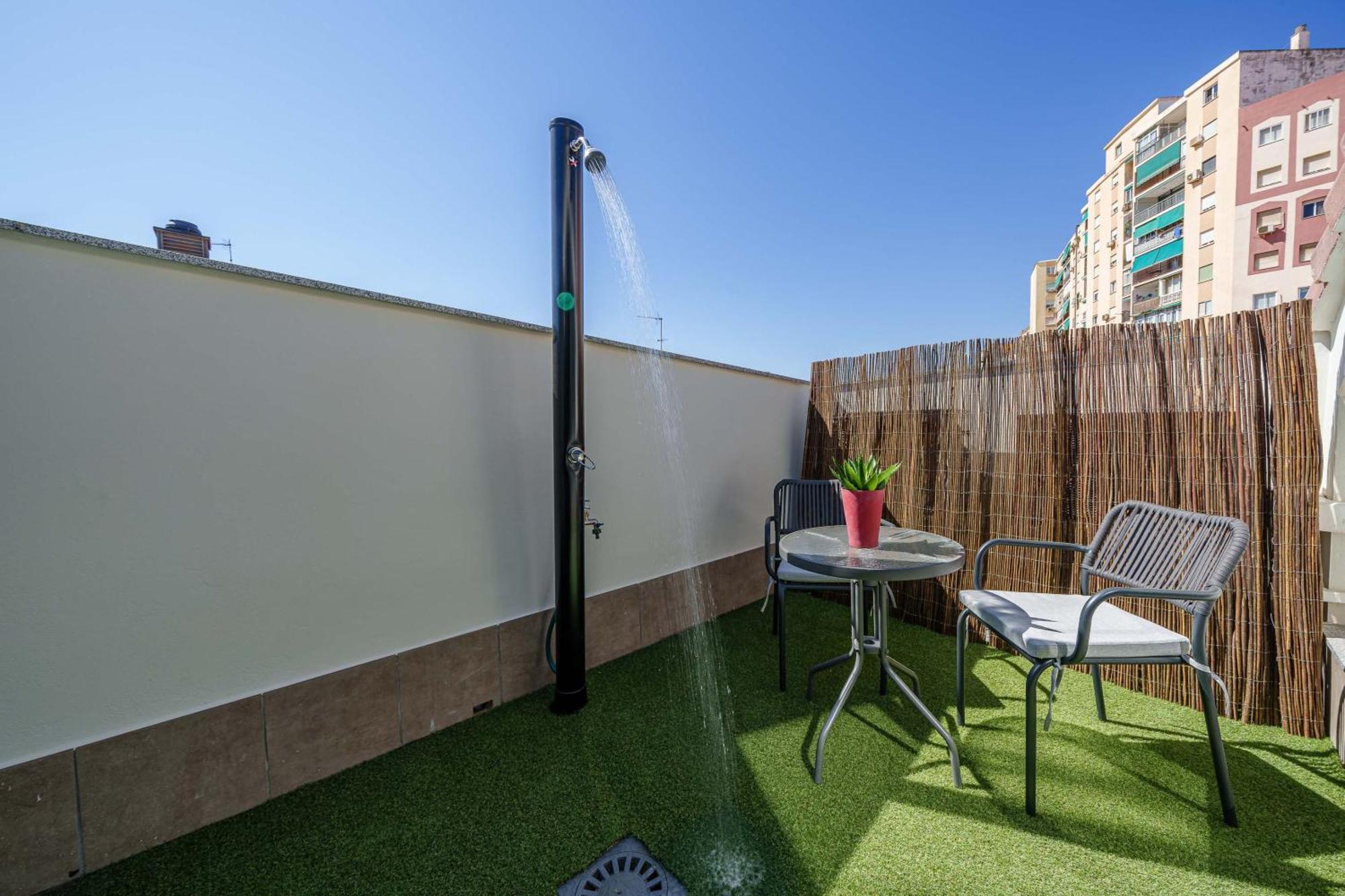 Old Town Pool & Parking Apartment